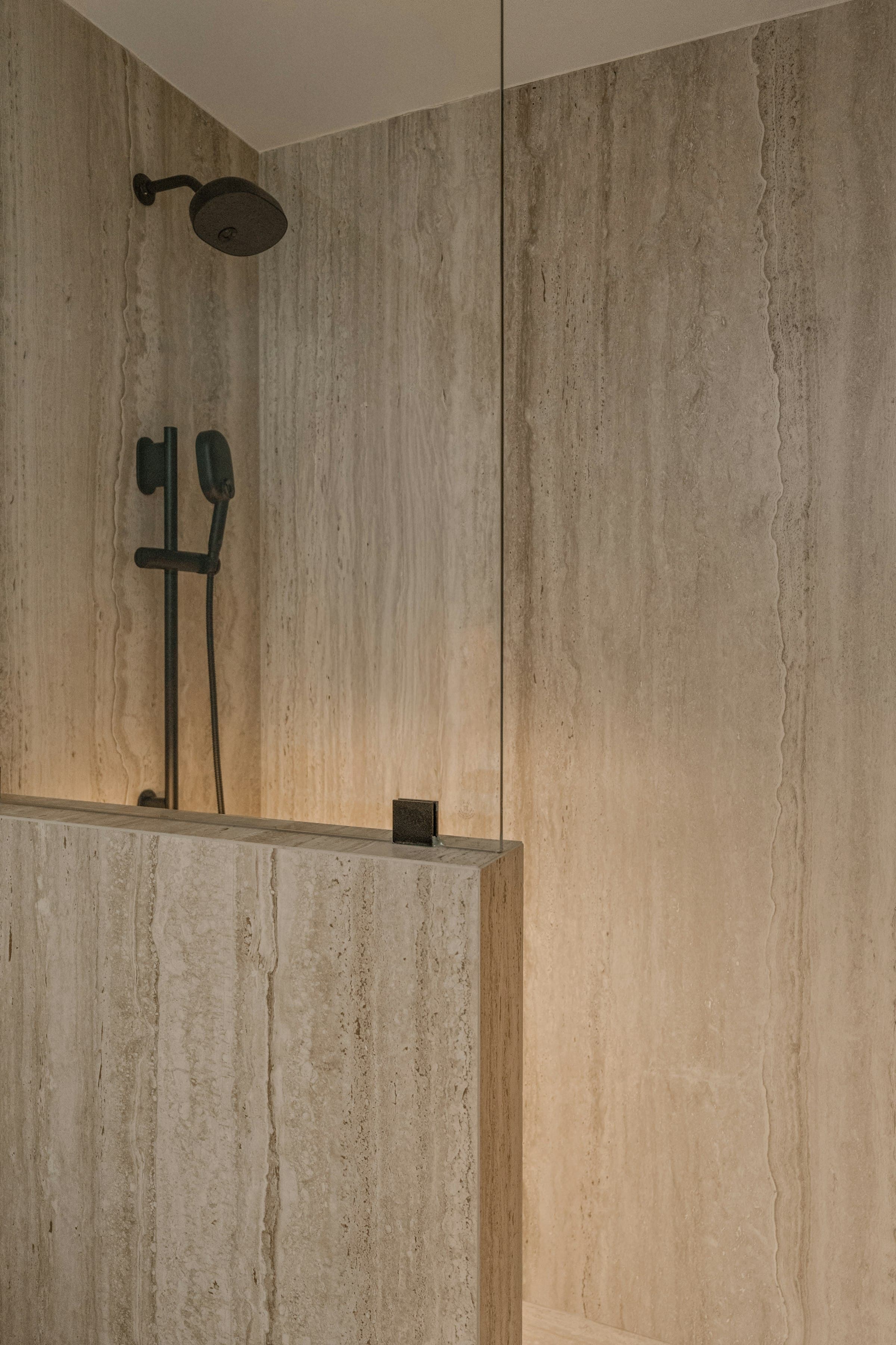 VIP & MORE showroom bathroom display